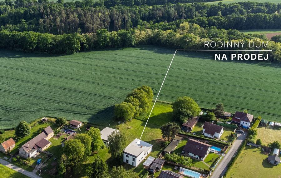 Pozemek a okolní krajina, rodinný dům 6+kk Doubravička