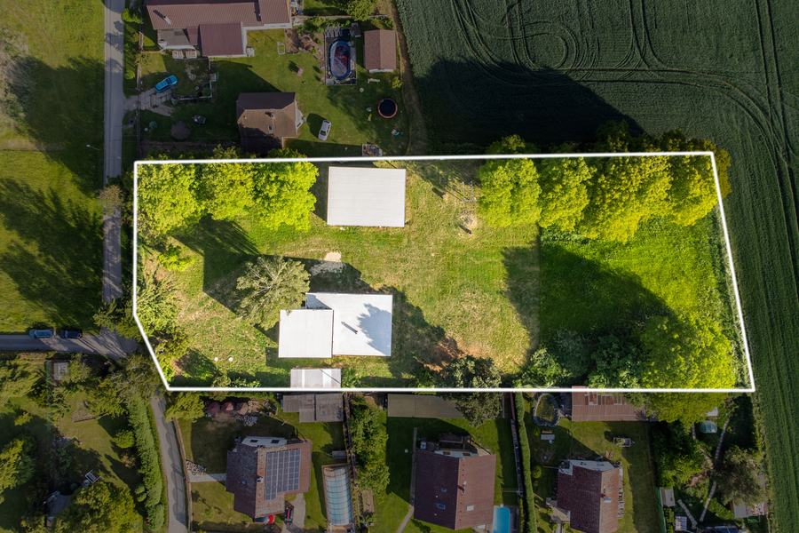 Pozemek 4 500 m² s vyznačenou hranicí, rodinný dům 6+kk Doubravička